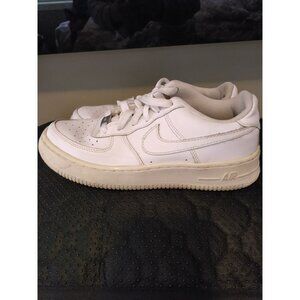 White Nike Air Max sneakers 4.5Y